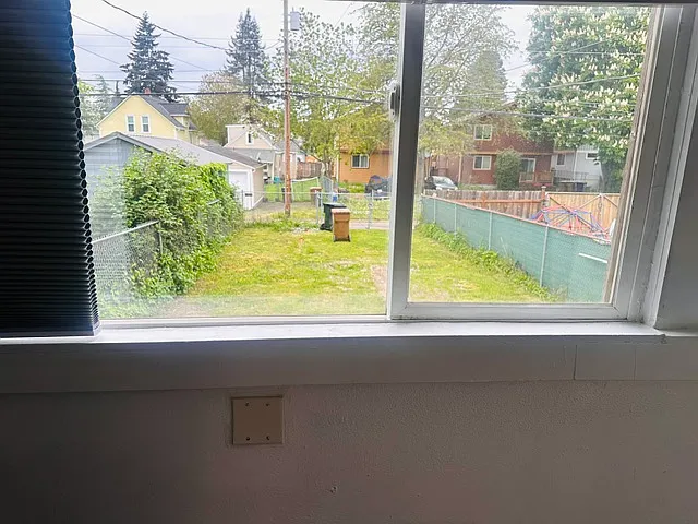 2322 S J St — Photo 11
