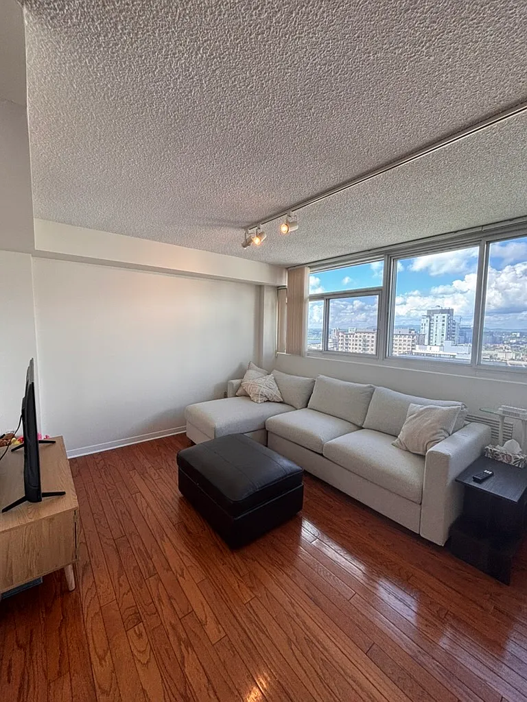 1 bed, 2.0 bath, 900 sqft, $2,400 — Photo 3