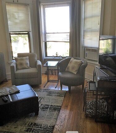 5th image of 3813 N Wilton Ave APT 3A