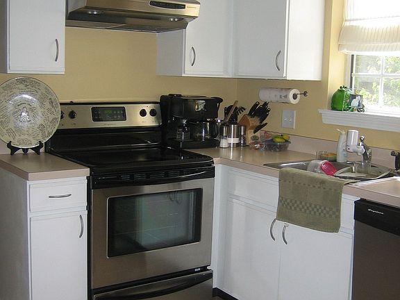 Kitchen w/Stainless Steel Appliances