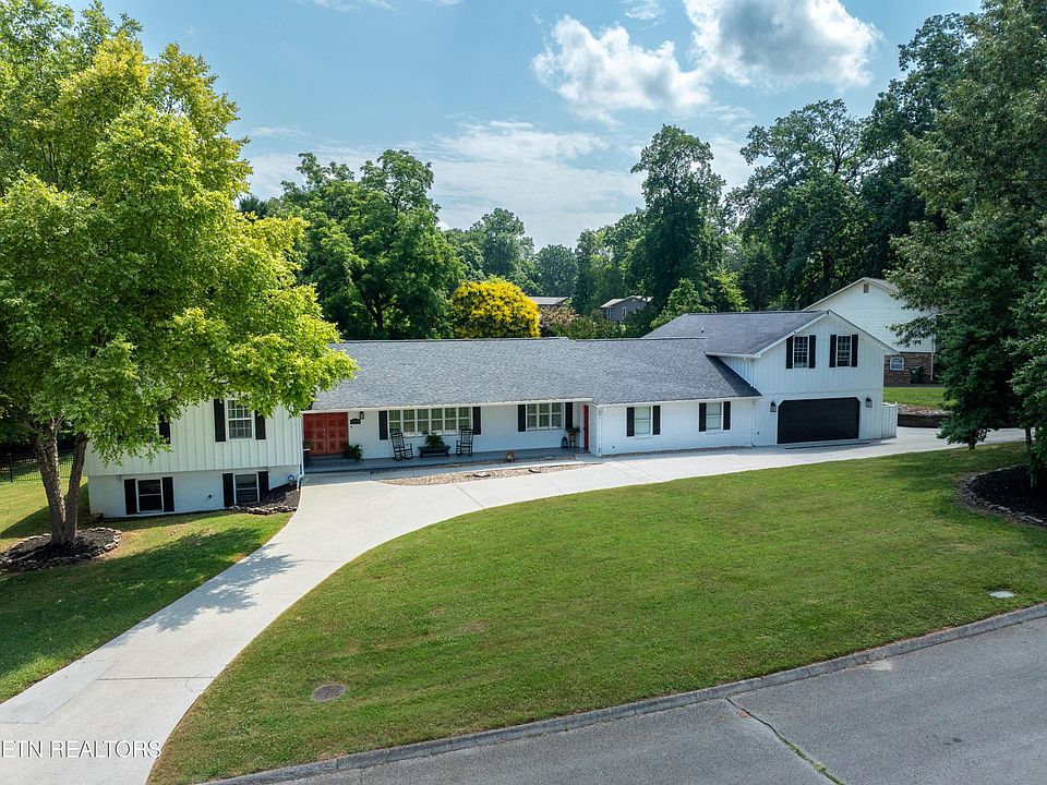 1st image of 2210 Canterbury Cir