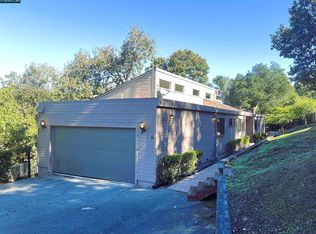 4 Wanda Ln, Orinda, CA 94563