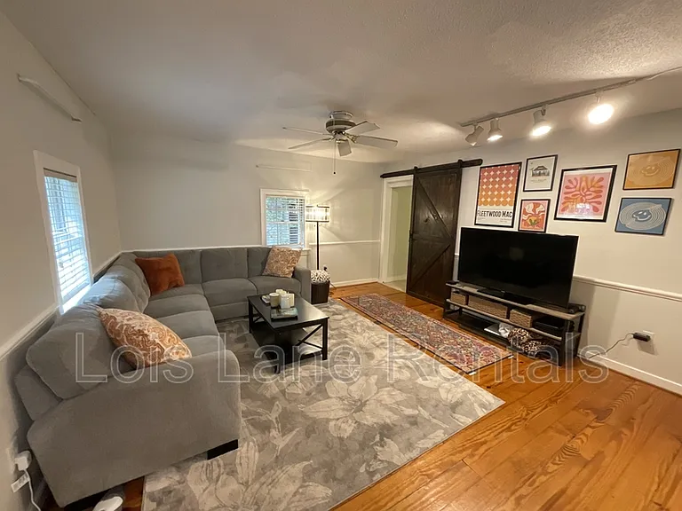 49 Charlotte St #B — Photo 4