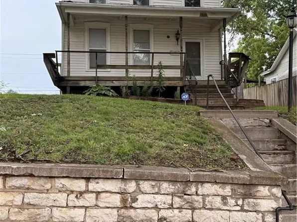 1917 Jones St, Saint Joseph, MO 64501