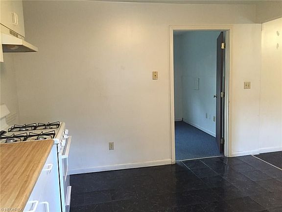 4th image of 415 W 20th St