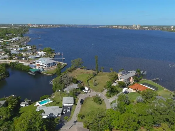 335 22nd Street Ct NE, Bradenton, FL 34208