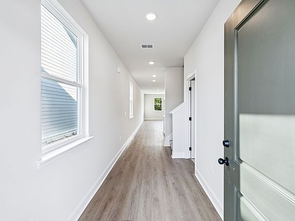 Ascent at Arbor Ridge - Washington Interior Image 1