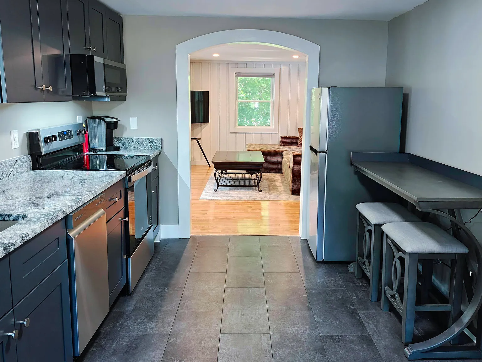 2 bed, 872 sqft, $3,395 — Photo 3