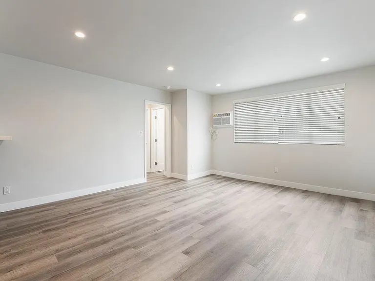 2401 S Sycamore Ave #6AA — Photo 6