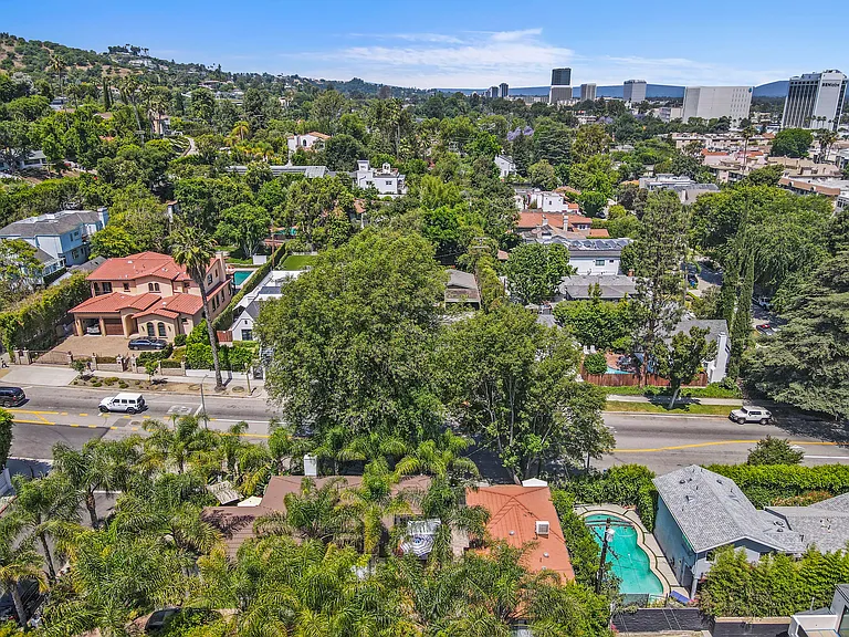 4230 Van Nuys Blvd — Photo 42