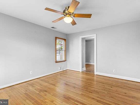 5th image of 302 Hamilton St