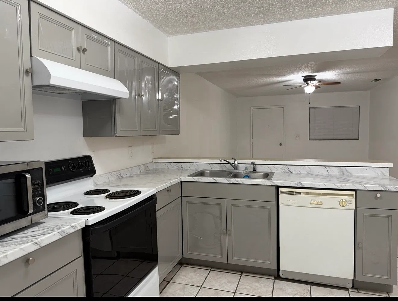 2 bed, 832 sqft, $1,400 — Photo 2