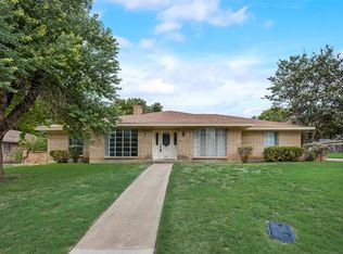 205 Club Brook Cir, Desoto, TX 75115