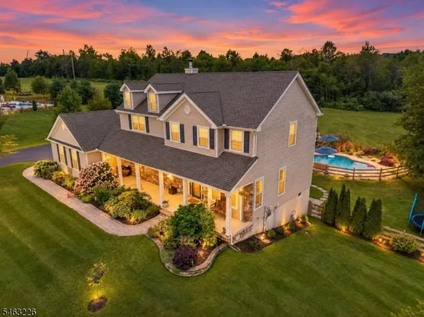 10 Highlands Way, Lopatcong Twp., NJ 08865