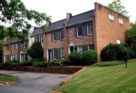 Williamsburg Townhomes- Great Location! — Photo 1