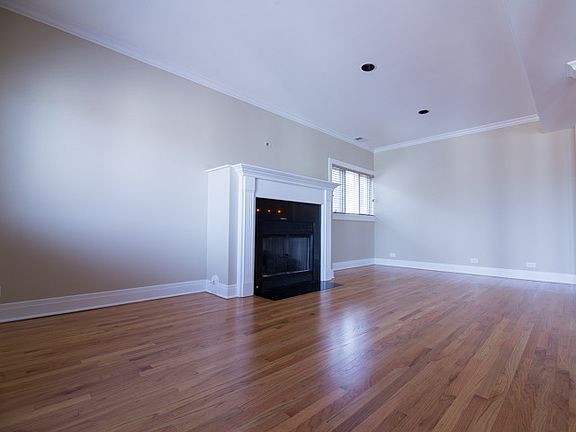 5th image of 2033 W Superior St APT 3E