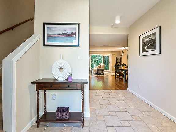 4th image of 3023 Lakehaven Ct