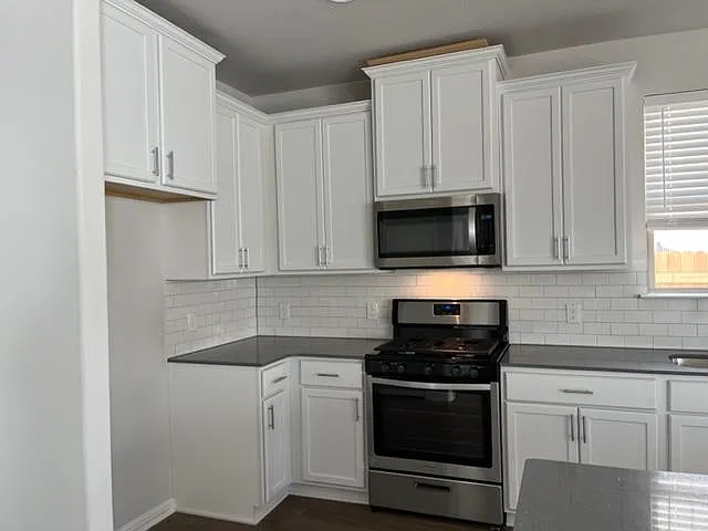 4 bed, 2.5 bath, 2015 sqft, $2,150 — Photo 1
