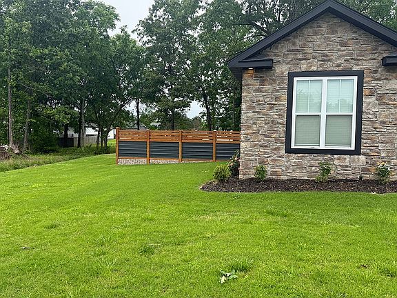 4th image of 242 Berkshire Dr