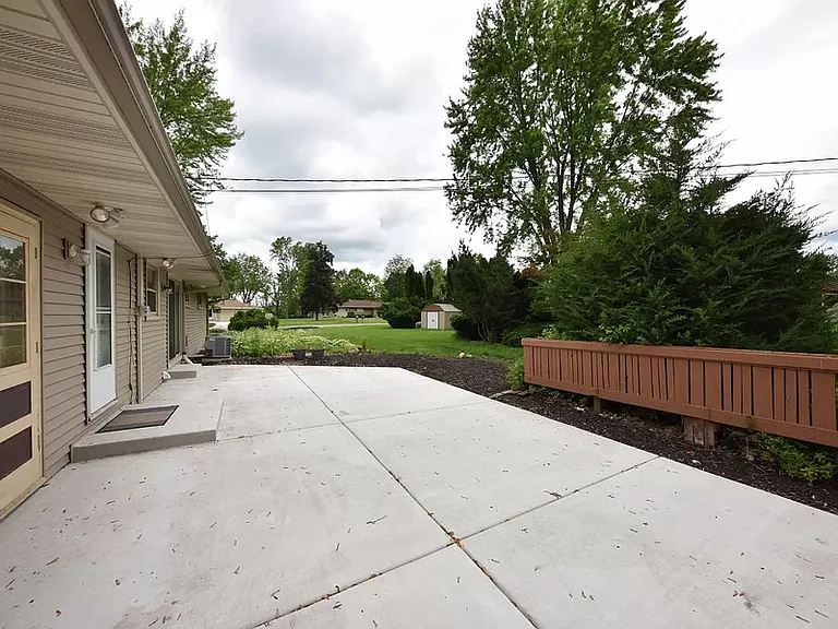 N58W18330 Juniper Ln — Photo 11