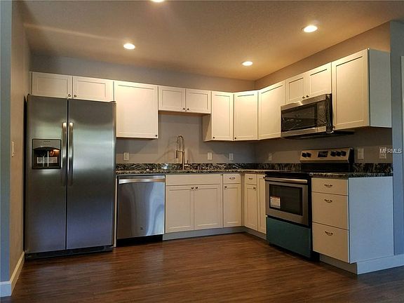 3rd image of 4109 Queen St N