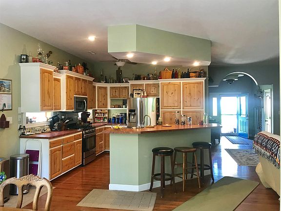 3rd image of 110 Madelines Park Dr