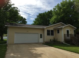 313 S Wipf St, Freeman, SD 57029