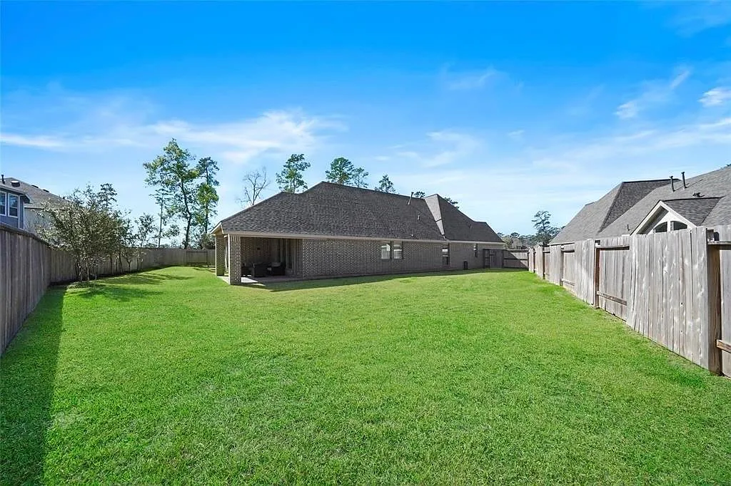 4 bed, 3.0 bath, 2604 sqft, $3,800 — Photo 2