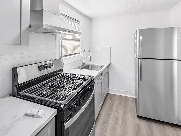 1911 Benson St #2 — Photo 7