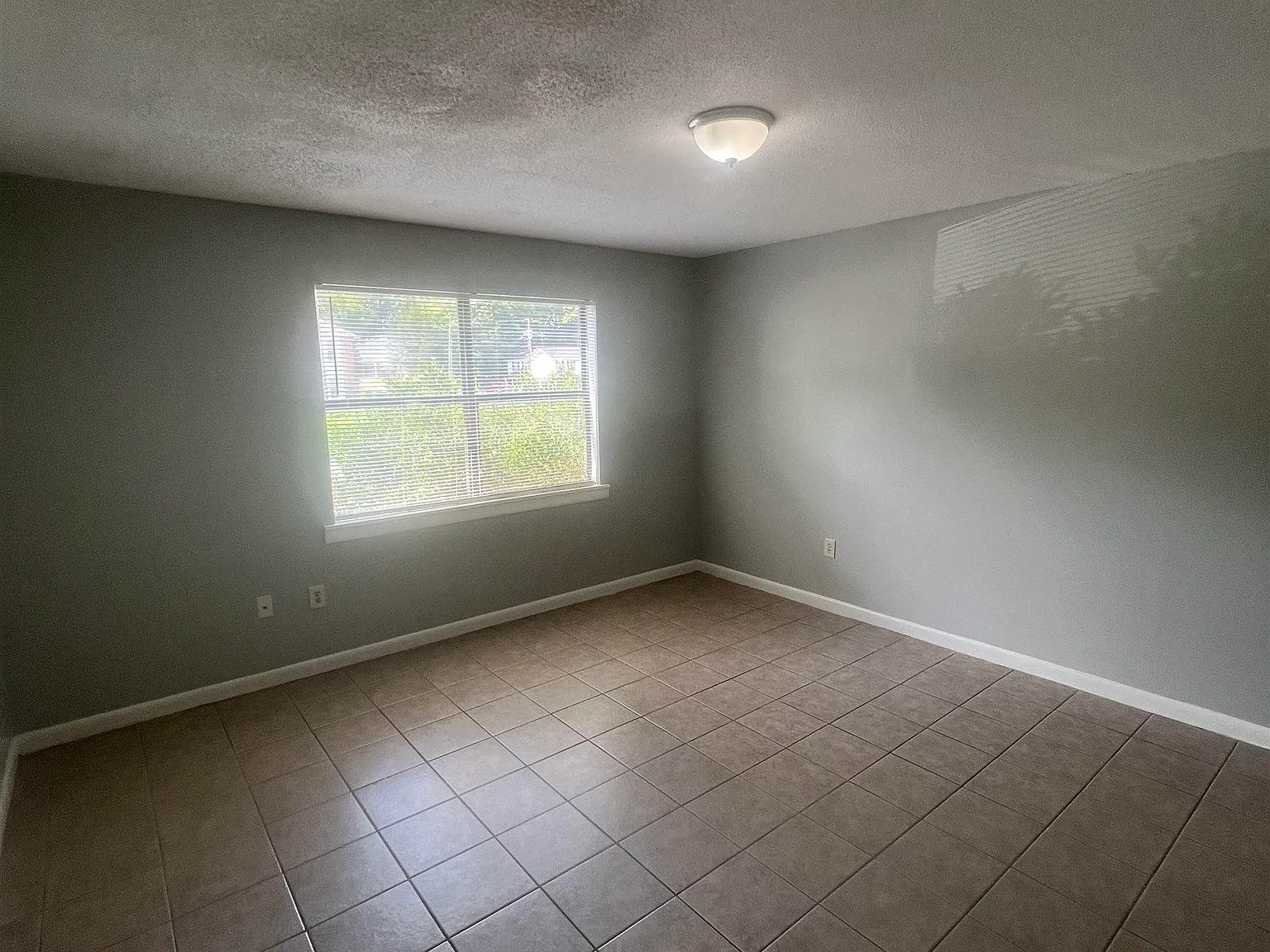 2 bed, 1.0 bath, 840 sqft, $900 — Photo 2