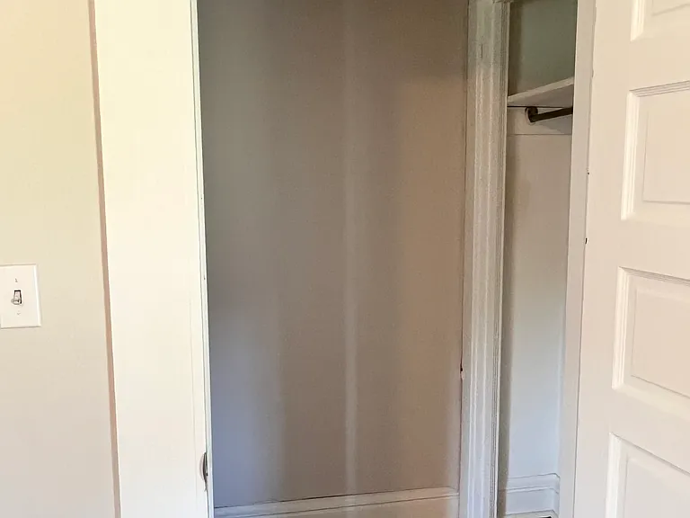 1411 E King St #6 — Photo 16