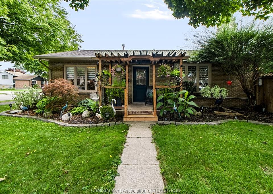 1st image of 26 Earl Dr