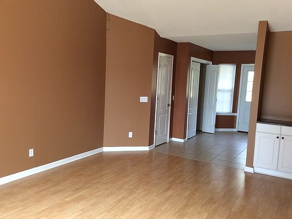 2nd image of 200/202 Nell Leone Dr