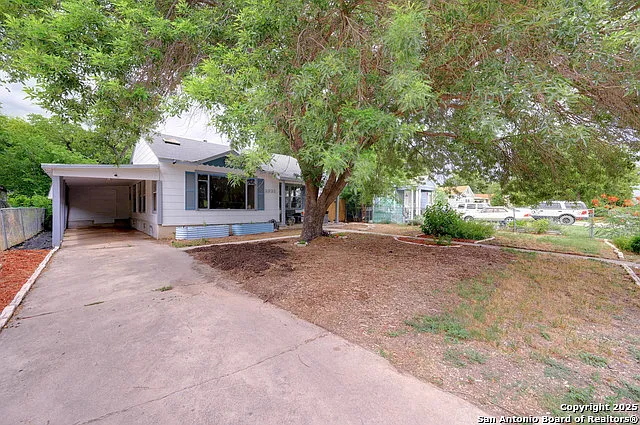 2231 W Woodlawn Ave — Photo 24
