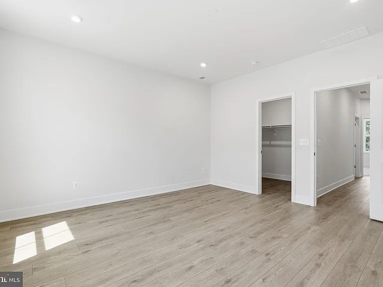 42200 Shining Star Sq — Photo 11