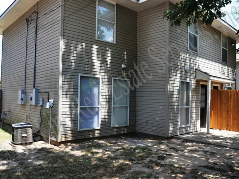 1206 Oney Hervey Dr #B — Photo 2