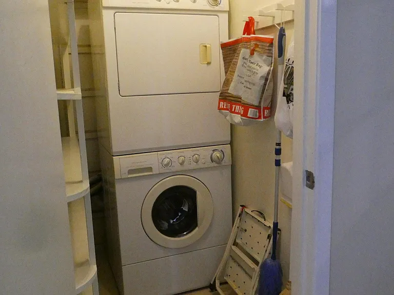 Washer/dryer in unit