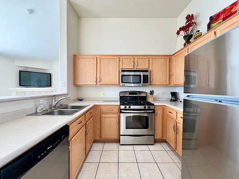 700 Carnegie St #222 — Photo 5