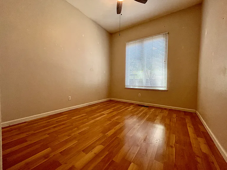 7481 Celeste Dr — Photo 17