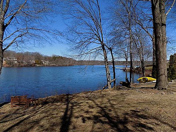 4th image of 22 Riverview Dr