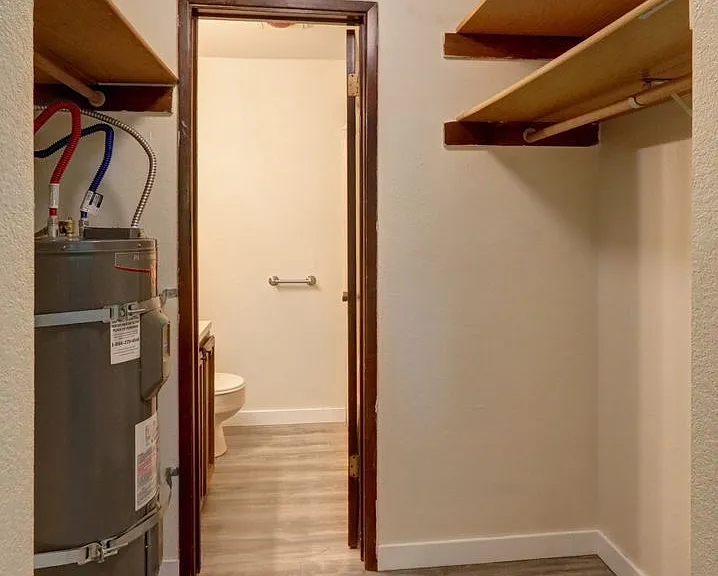 648 S 152nd St #6 — Photo 9