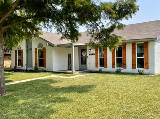 655 Glenhill Ln, Lewisville, TX 75077