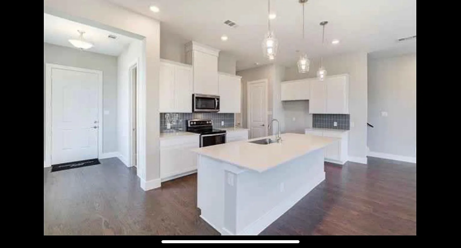 1050 Maverick Dr — Photo 3