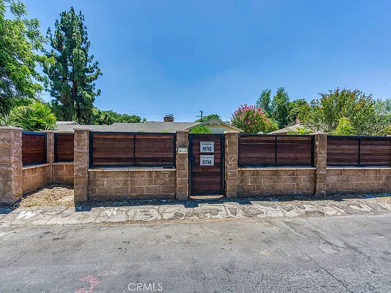 15744 Hart St — Photo 24
