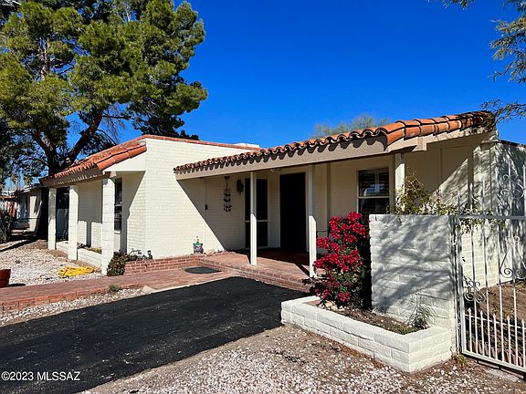 3rd image of 432 W Inez Dr