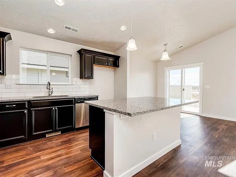 7865 E Bunker Hl — Photo 1