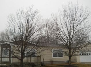 15816 Menzel Manor Dr, Carlyle, IL