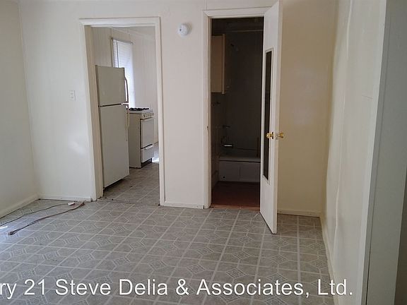 3rd image of 1017 McArthur St #A