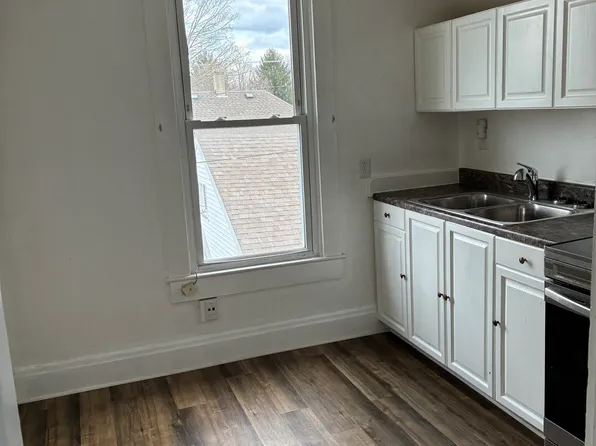 145 E Beech St APT B, Hillsboro, OH 45133