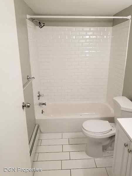 2nd image of 2946 Devereaux Ave #4